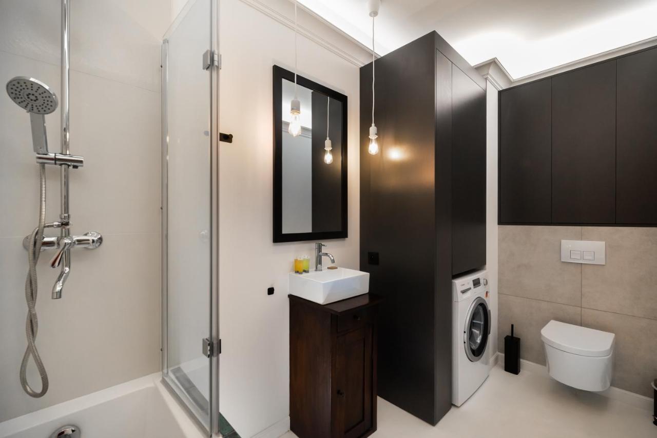 Wola Artistic Designer Apartment ワルシャワ エクステリア 写真